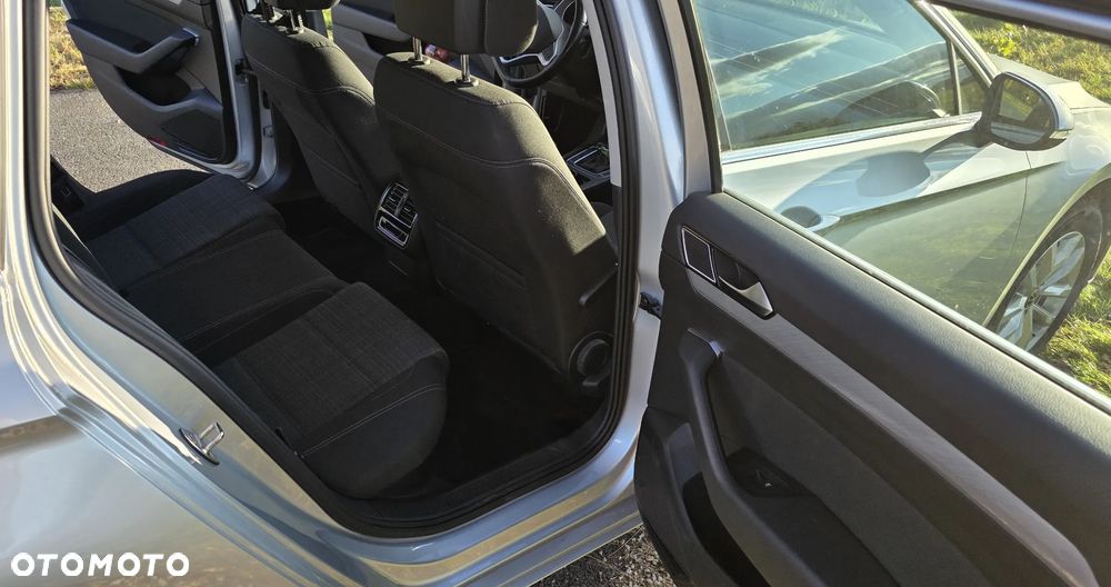 Volkswagen Passat Variant 2.0 TDI SCR DSG Business - 8