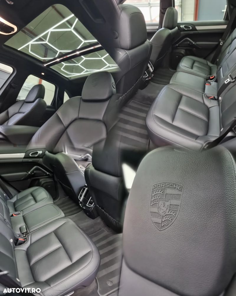 Porsche Cayenne - 9