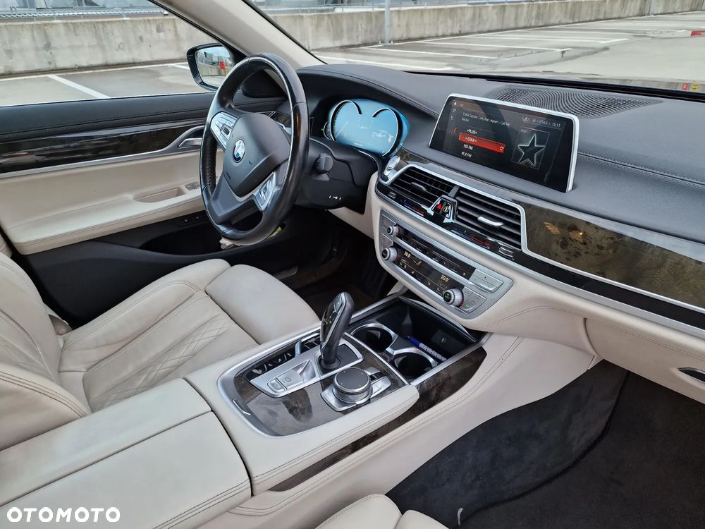 BMW Seria 7 740Le iPerformance - 11