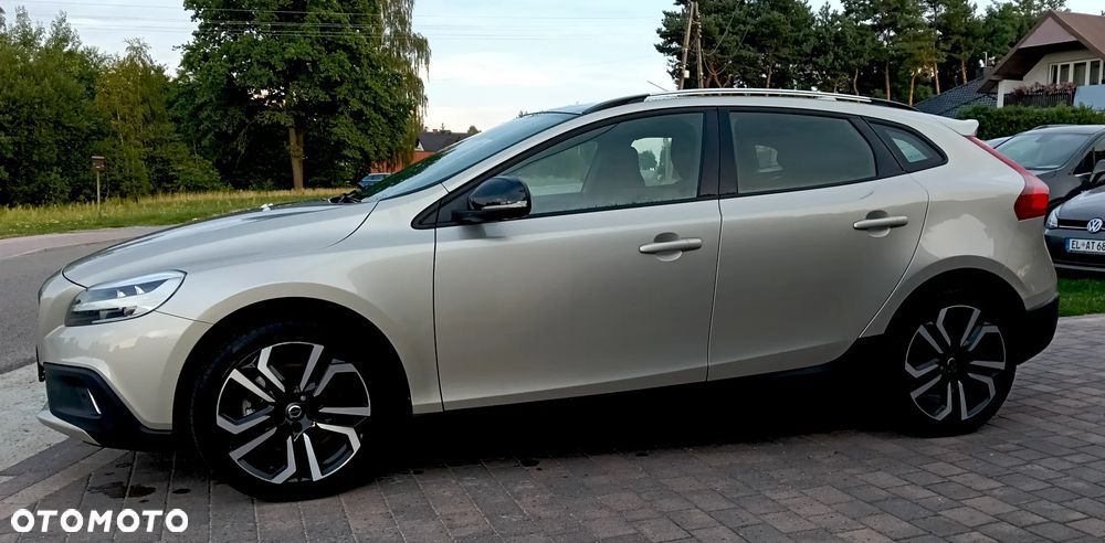 Volvo V40 Cross Country D3 Drive-E SCR Momentum - 4