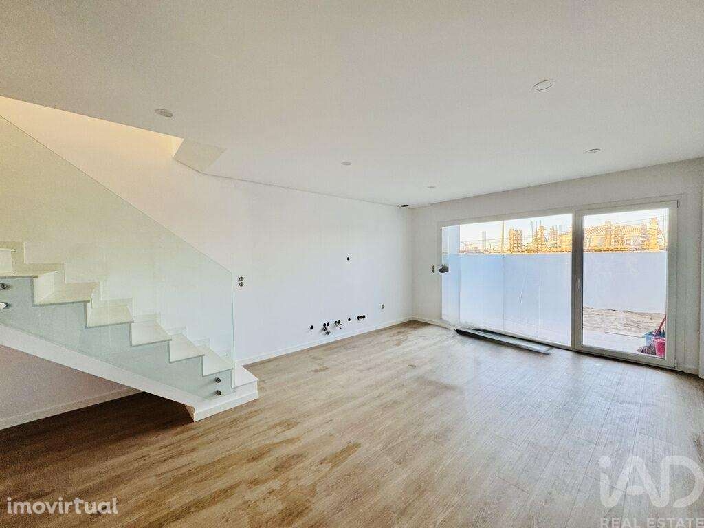 Casa / Villa T4 em Fernão Ferro de 130,00 m2 - Grande imagem: 2/13