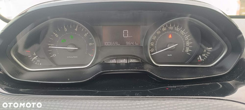 Peugeot 2008 1.2 Pure Tech Active - 9