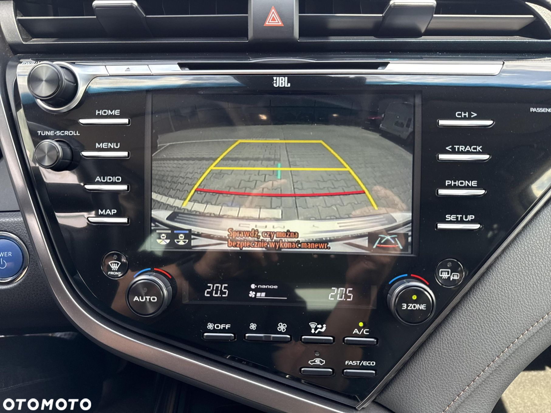 Toyota Camry - 18
