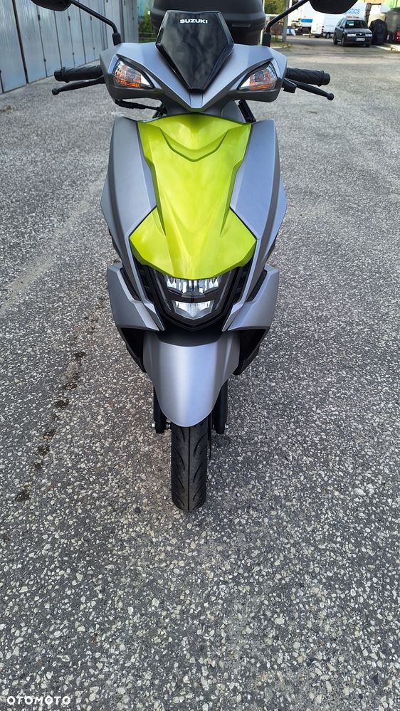 Suzuki Avenis - 20