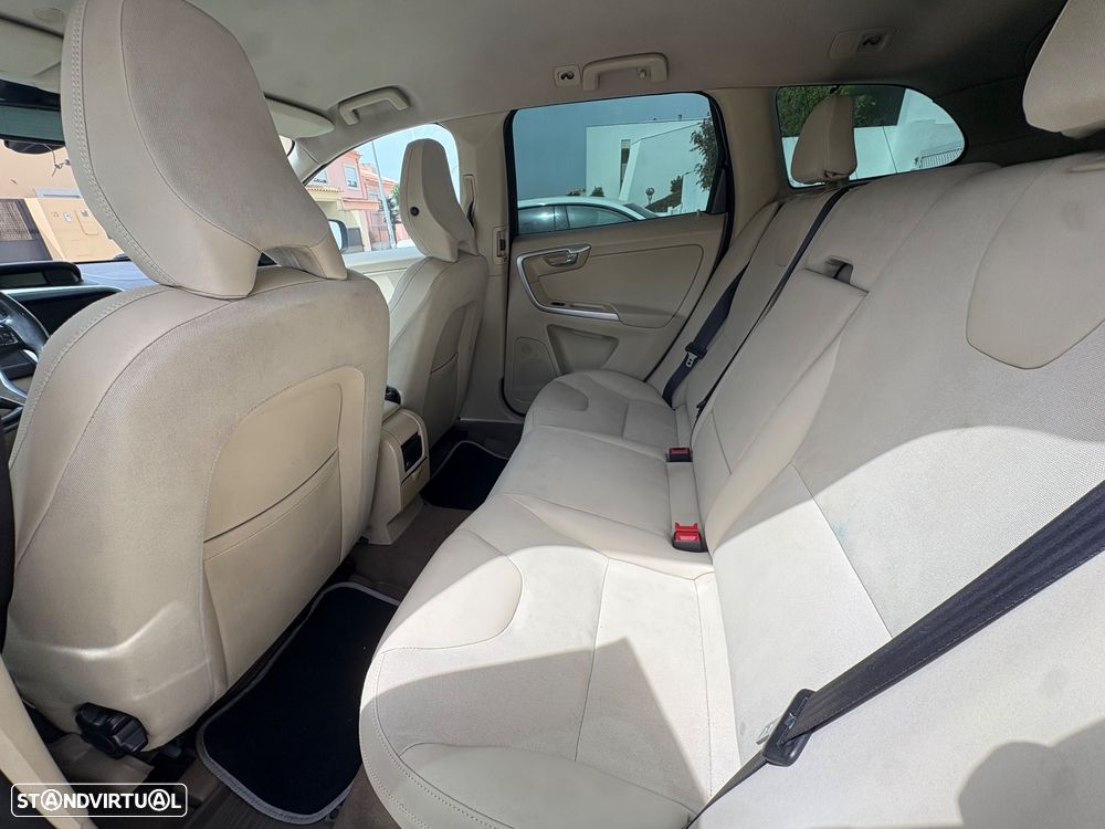 Volvo XC 60 2.0 D3 Drive Momentum - 6