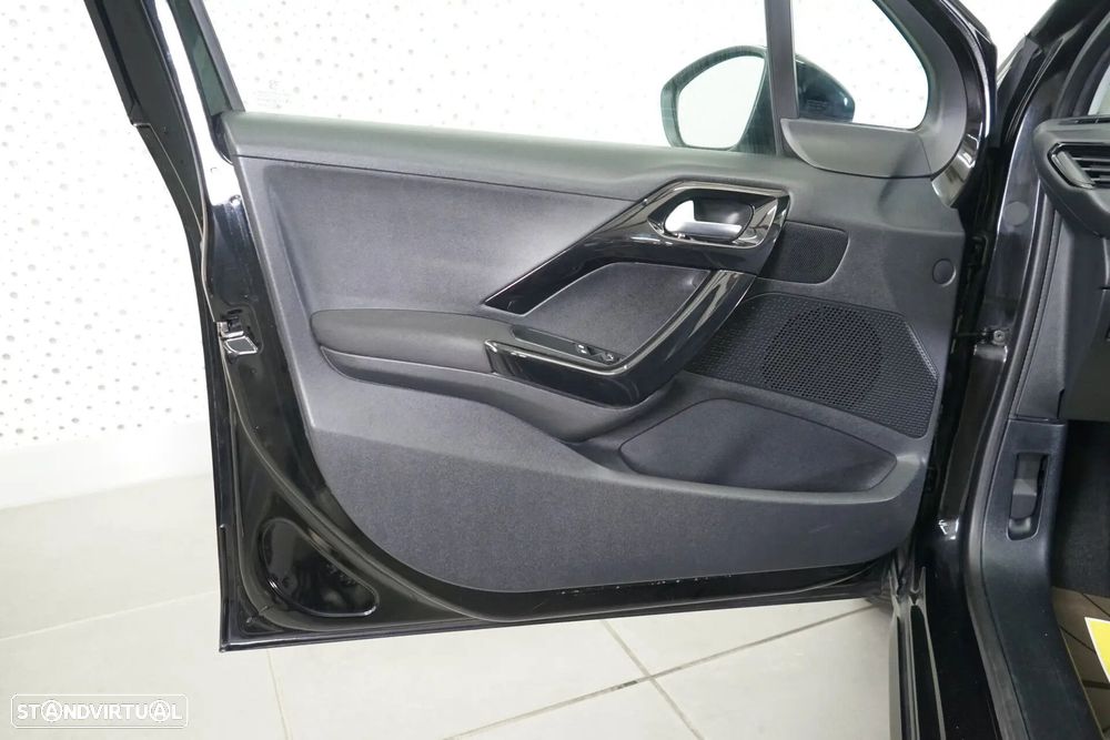 Peugeot 208 1.2 PureTech Style - 18