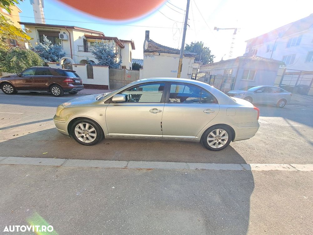 Toyota Avensis 1.8 Sedan Luna - 8