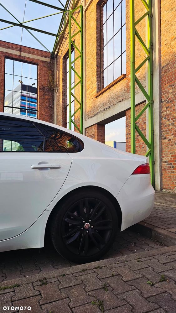Jaguar XF 2.0 T Prestige - 16