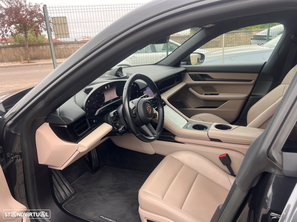 Porsche Taycan Sport Turismo - 11