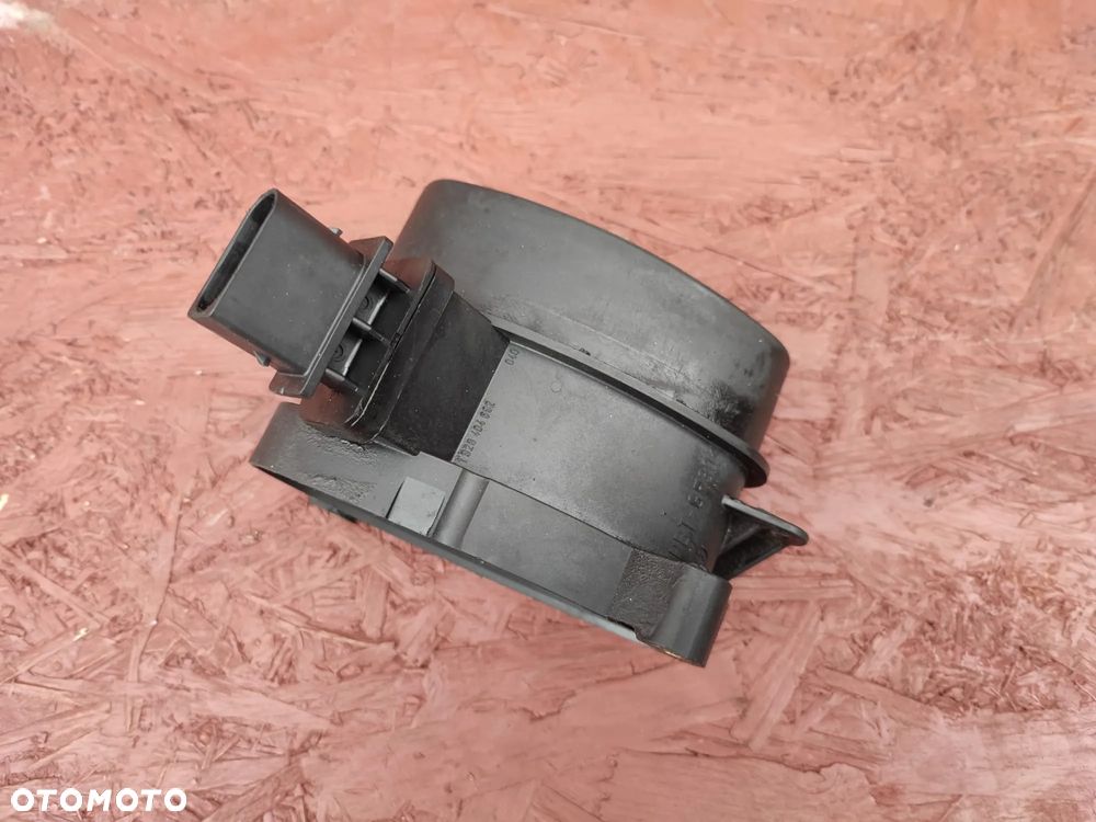 BMW E46 / E53 / E60 / E60 LCI / E61 / E61 LCI / E65 / E66 / E70 / E71 / E83 / E83 LCI / E87 / E90 / E90 LCI / E91 / E91 LCI / E92 / E93. ORYGINALNY PRZEPŁYWOMIERZ POWIETRZA DO SILNIKÓW M47D20N / M57D30. O NR: 7 788 744 OEM. SPRAWNA W 100%. - 2