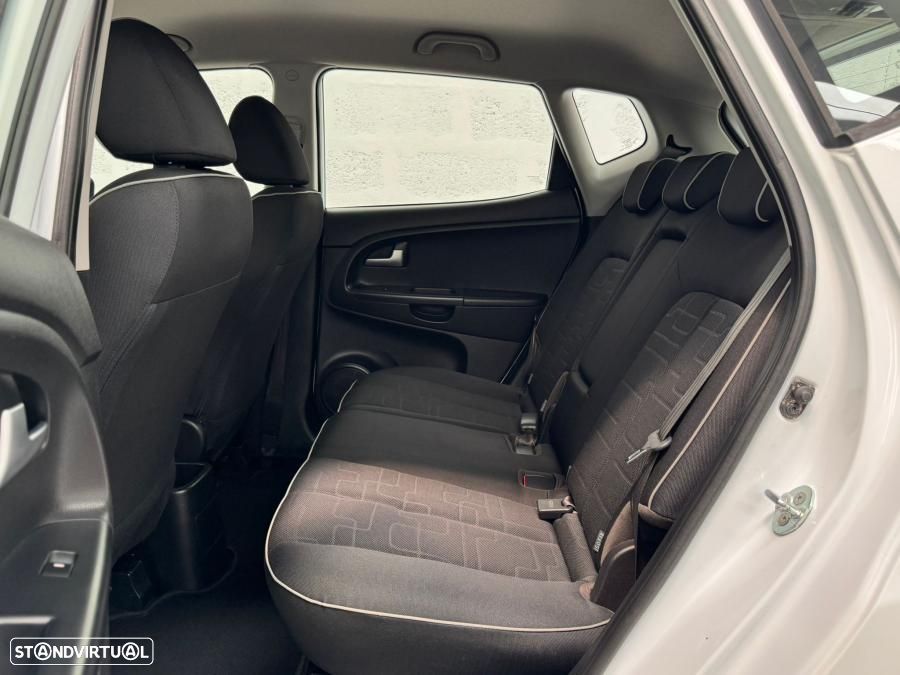 Kia Venga 1.4 CRDi ISG More - 6