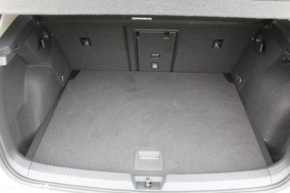 Volkswagen Golf VIII 1.5 TSI EVO Style - 11