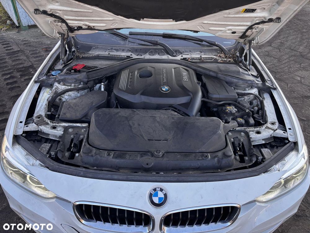 BMW Seria 3 ver-330i-xdrive-m-sport-shadow - 23