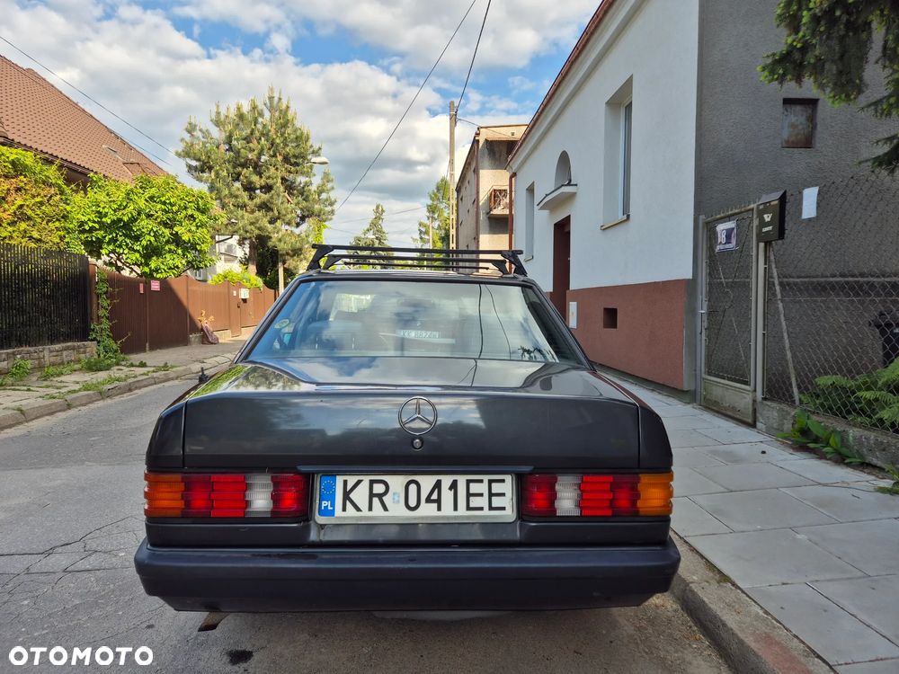 Mercedes-Benz W201 (190) - 12