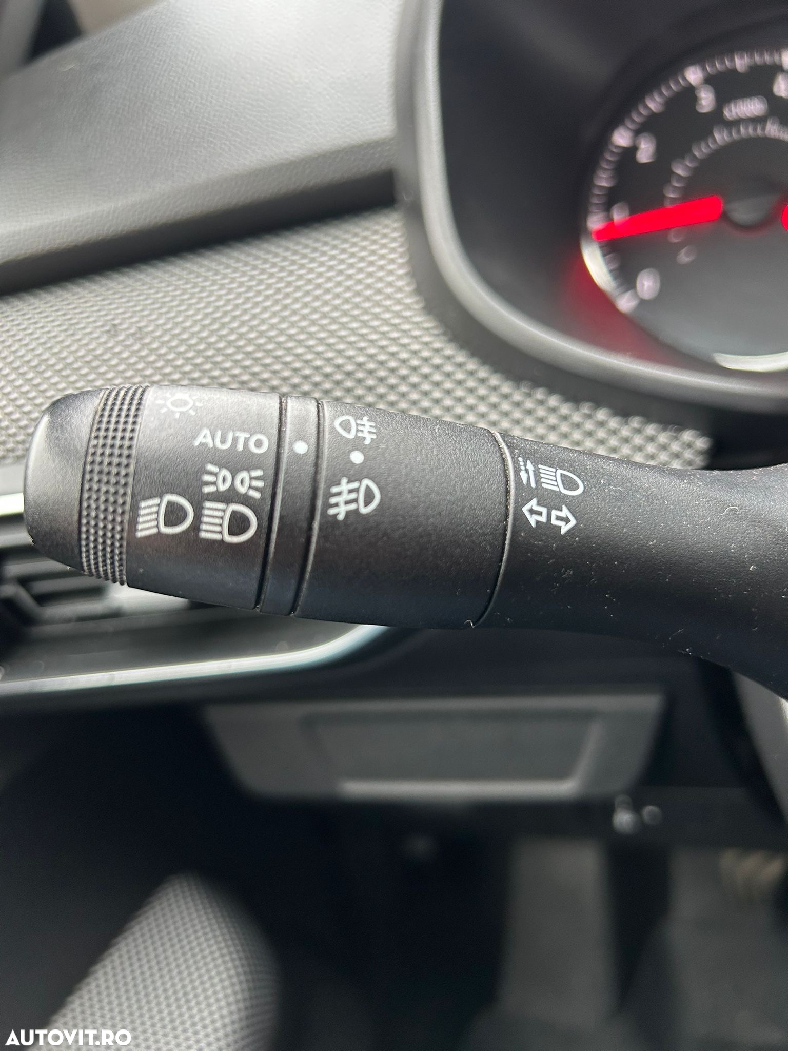 Dacia Logan TCe 90 Essential - 14