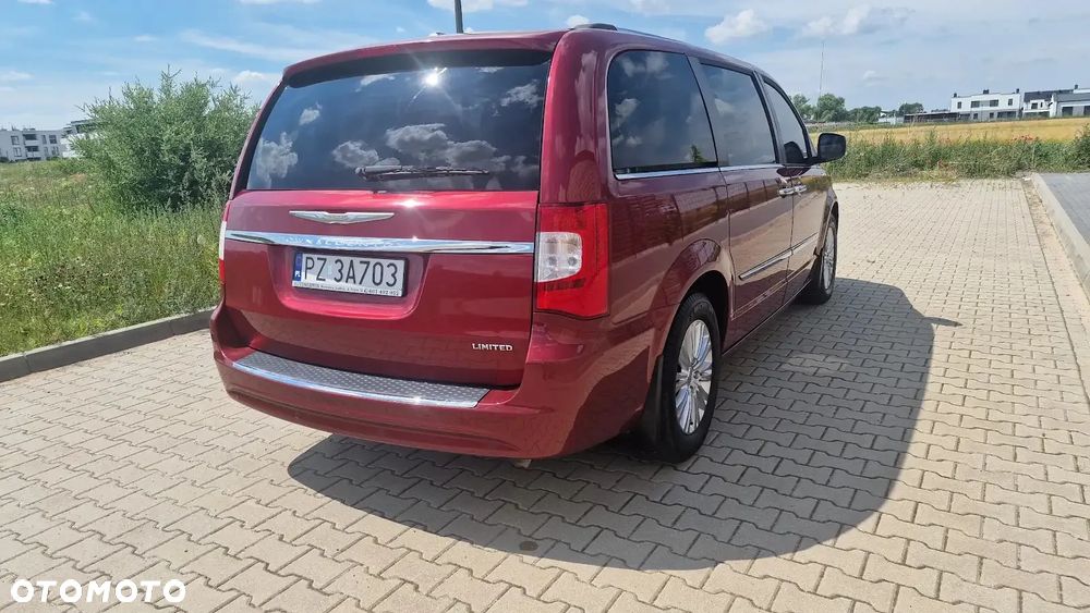 Chrysler Town & Country 3.6 Limited - 26