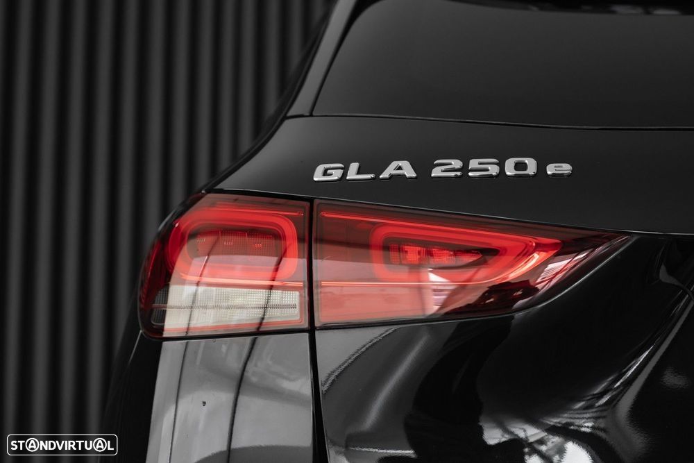 Mercedes-Benz GLA 250 e 8G-DCT AMG Line - 13