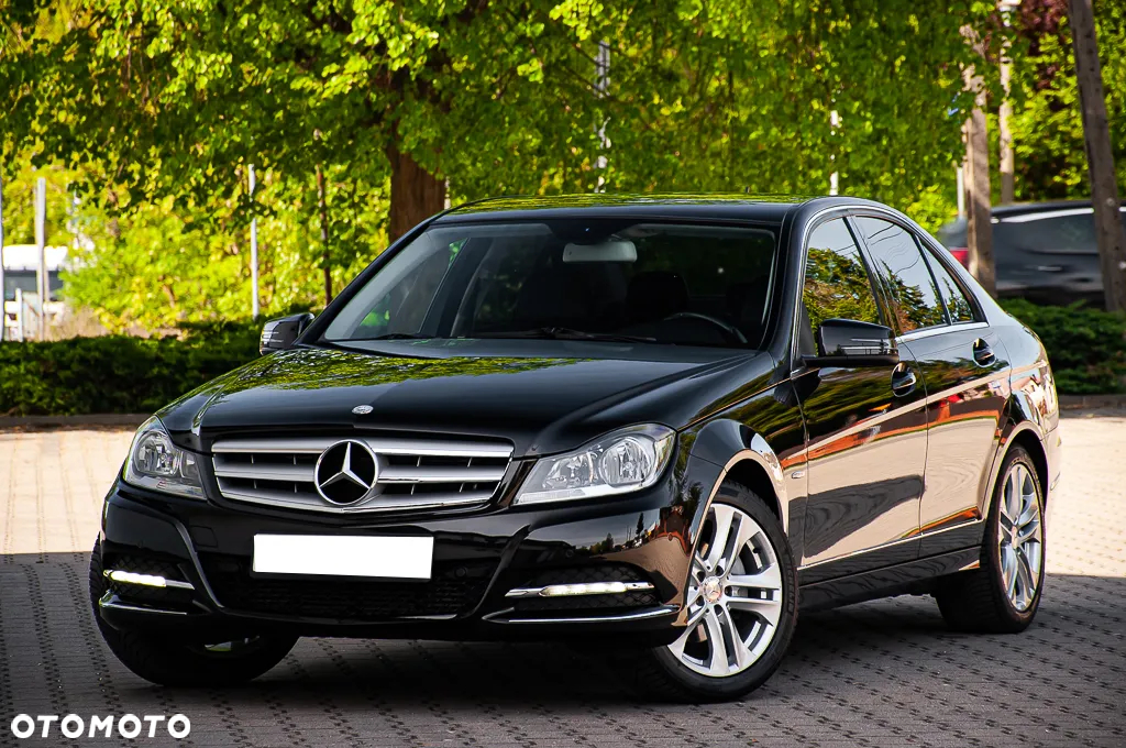 Mercedes-Benz Klasa C 180 T BlueEFFICIENCY Avantgarde - 2