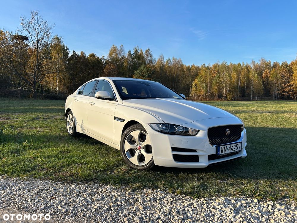 Jaguar XE 25t Pure - 1