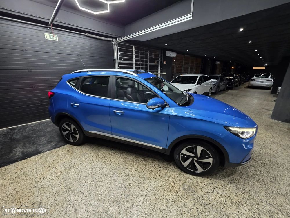 MG ZS EV 72.6 kWh Luxury OBC 11 kW - 17
