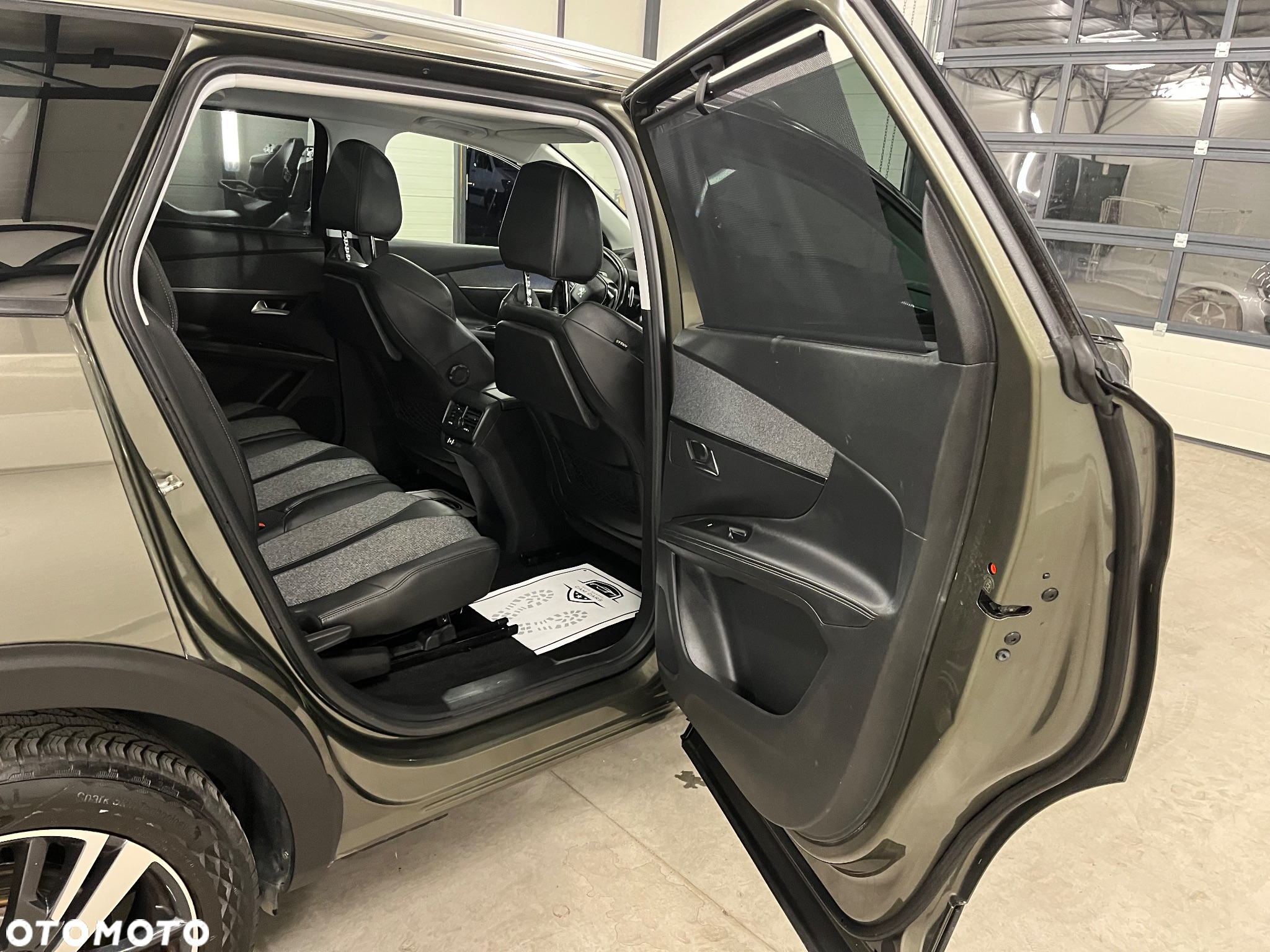 Peugeot 5008 PureTech 130 EAT8 Stop & Start Allure Business-Paket - 17