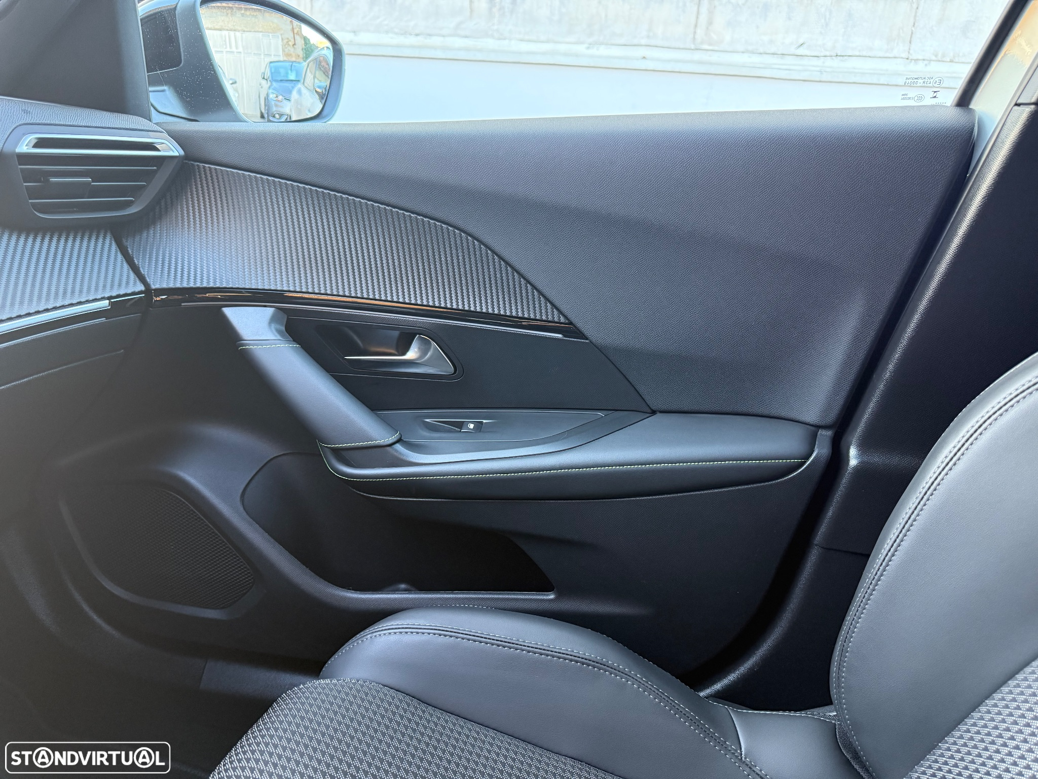 Peugeot e-2008 50 kWh Allure Pack - 35