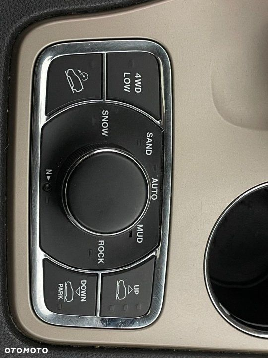 Jeep Grand Cherokee - 28