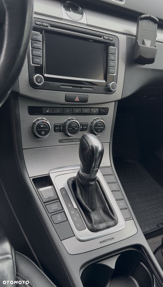 Volkswagen Passat 2.0 TDI DPF DSG Sportline - 23