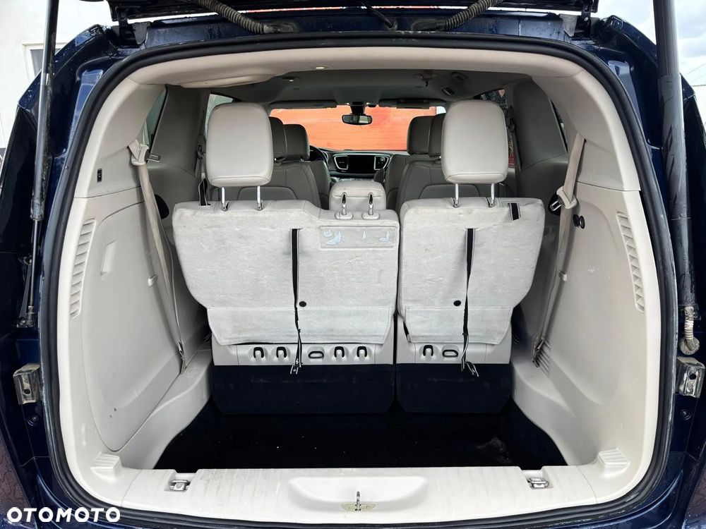 Chrysler Pacifica - 9