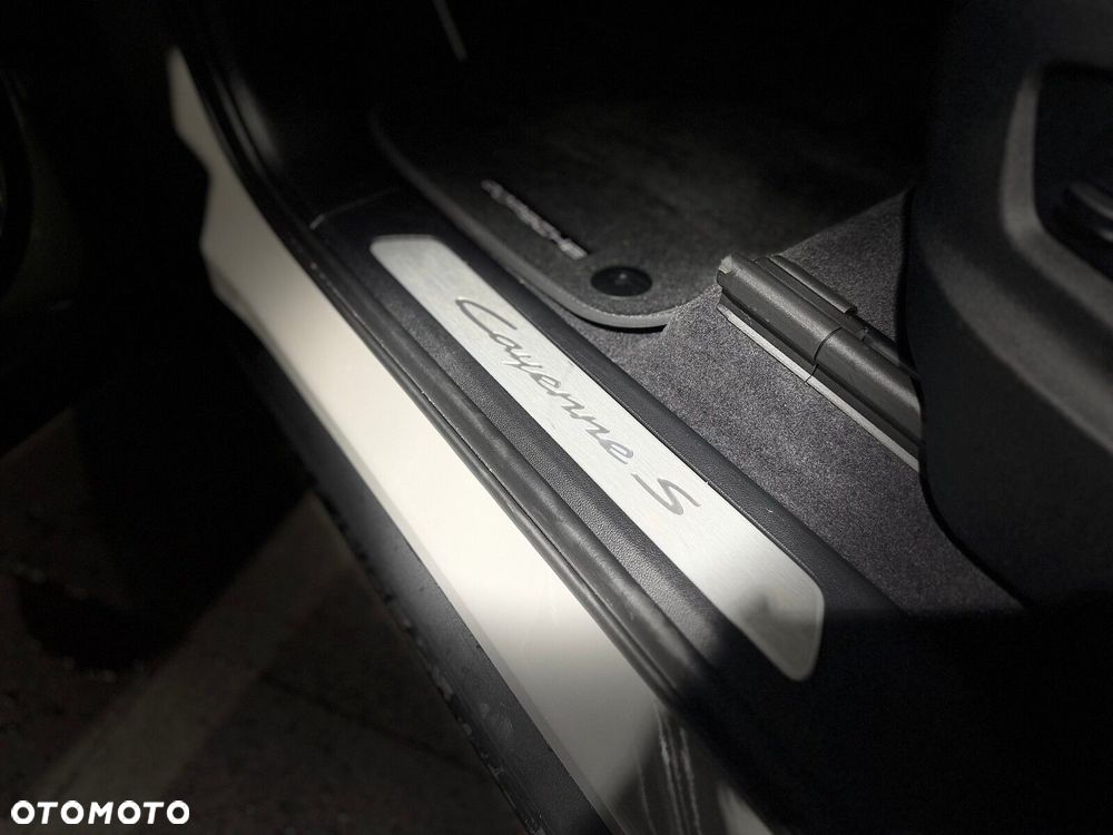 Porsche Cayenne - 32