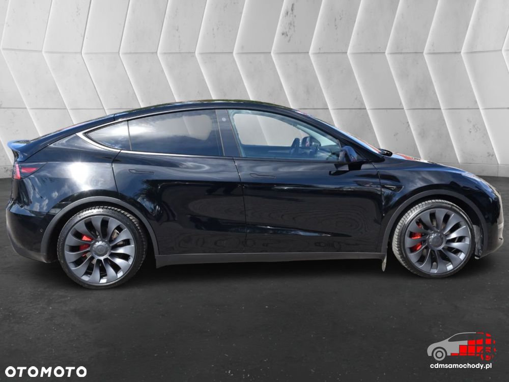 Tesla Model Y - 11