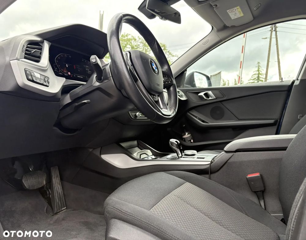 BMW Seria 2 218i - 11