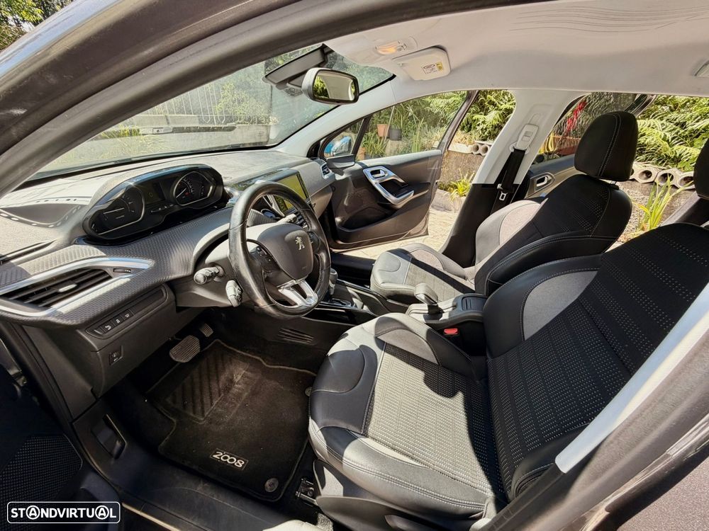 Peugeot 2008 1.2 PureTech Allure EAT6 - 17