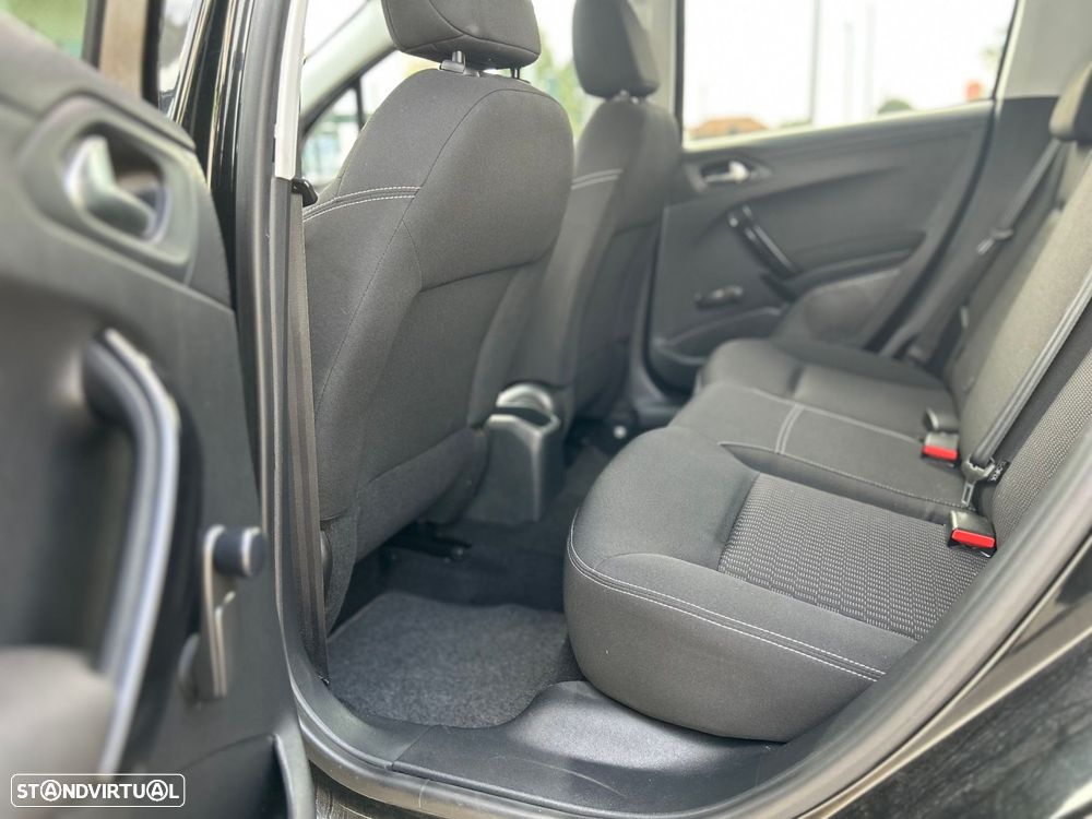 Peugeot 208 1.6 BlueHDi Style - 26