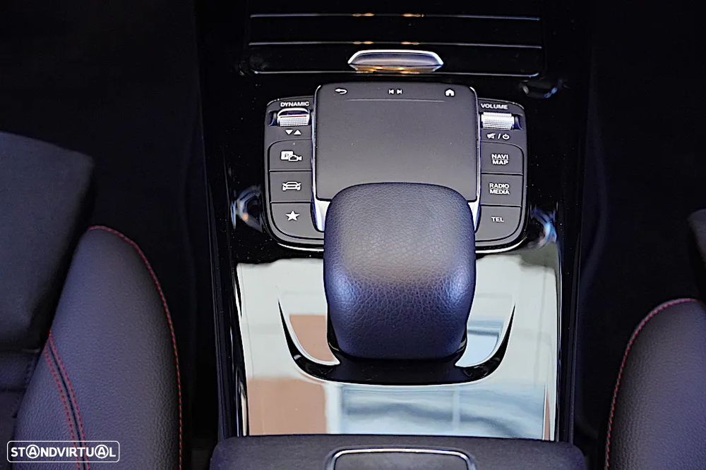 Mercedes-Benz A 250 Limousine e AMG Line - 30