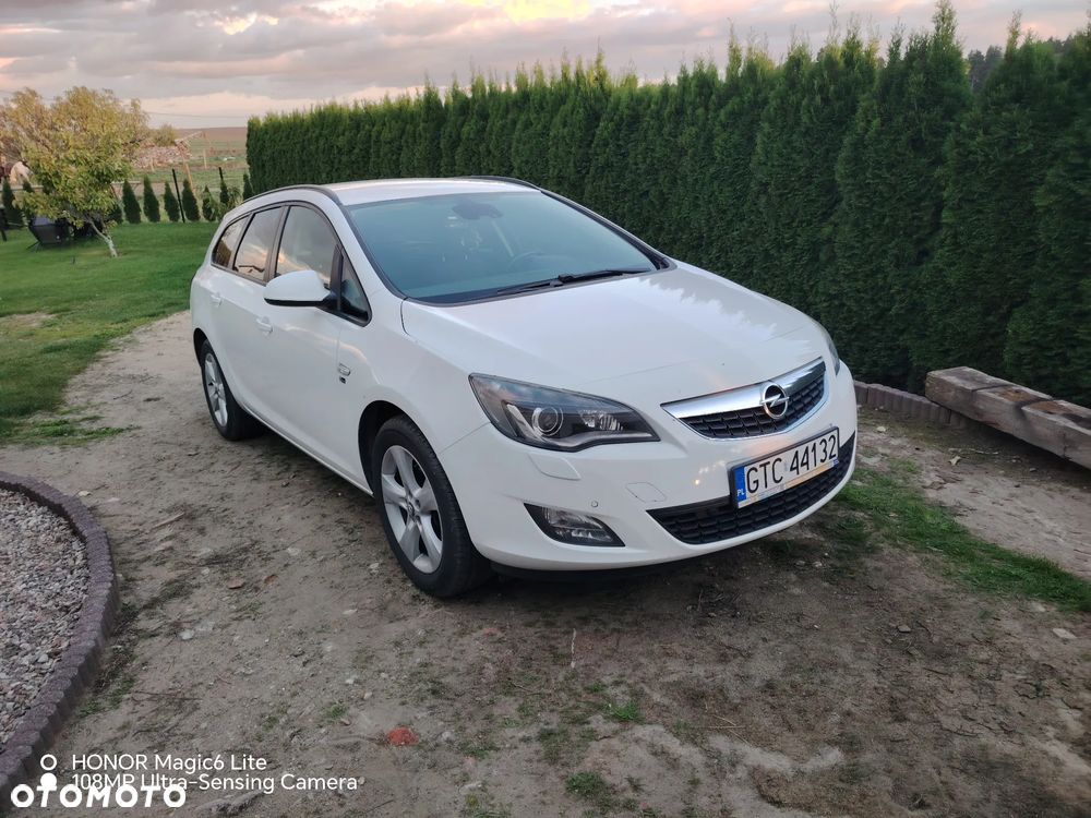 Opel Astra 2012 photo 2