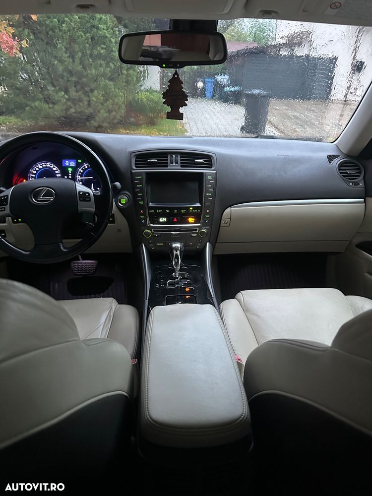 Lexus Seria IS 250 2.5 V6 Aut Luxury - 9