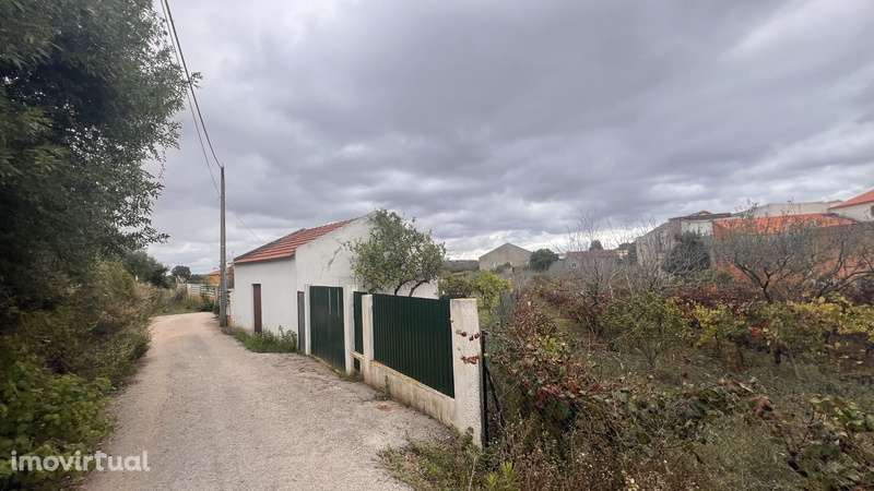 Armazém com Potencial para Moradia no Centro do Cadaval! - Grande imagem: 5/28