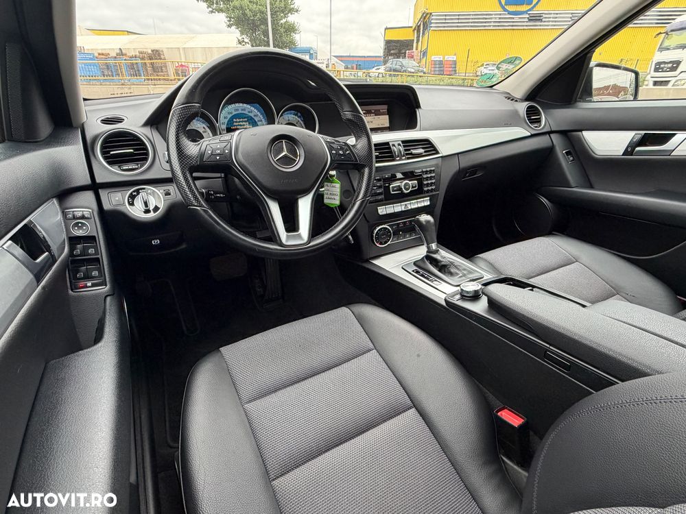 Mercedes-Benz C - 12