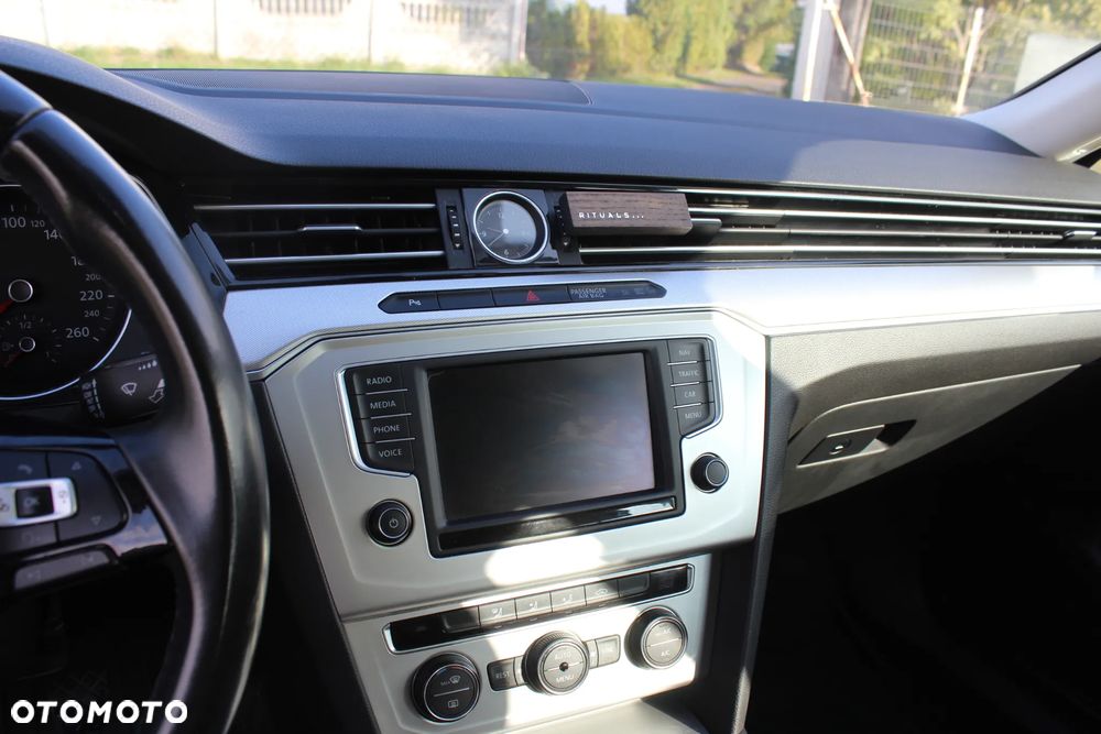 Volkswagen Passat Variant 1.6 TDI SCR DSG Comfortline - 39