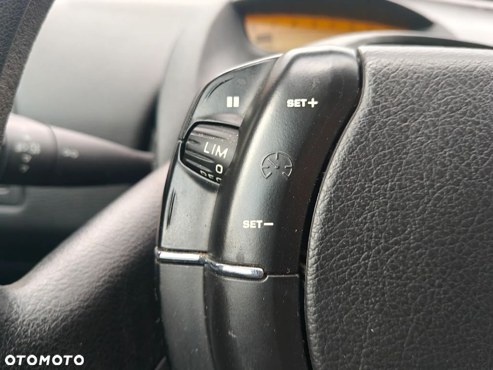Citroën C4 1.4 16V Advance - 33