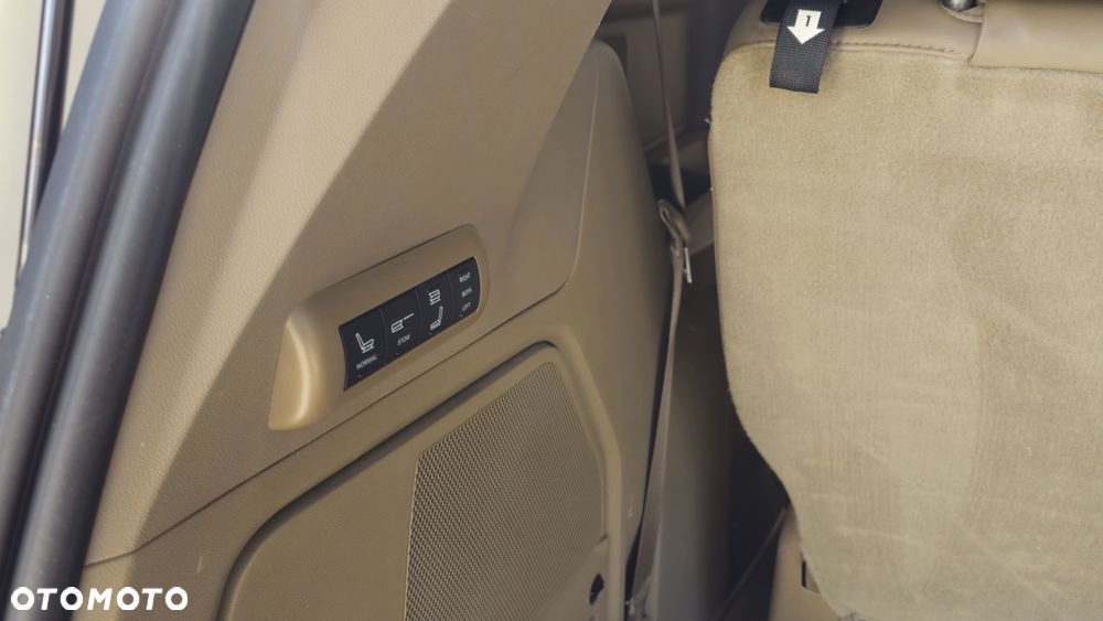 Chrysler Town & Country 3.6 Limited - 18