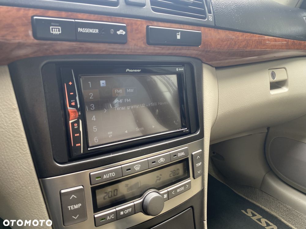 Toyota Avensis 2.0 D-4D Premium - 20