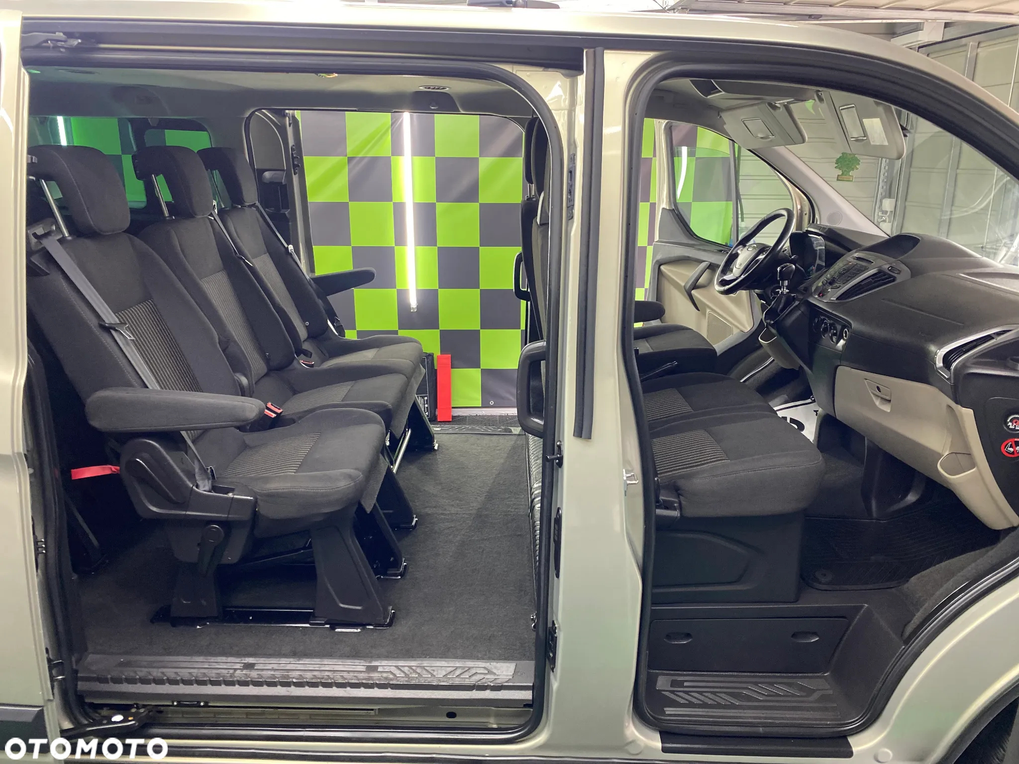 Ford Tourneo Custom 300 L2H1 VA Limited - 18