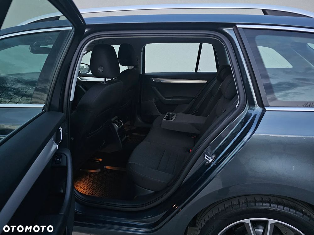 Skoda Octavia 2.0 TDI DSG Style - 11