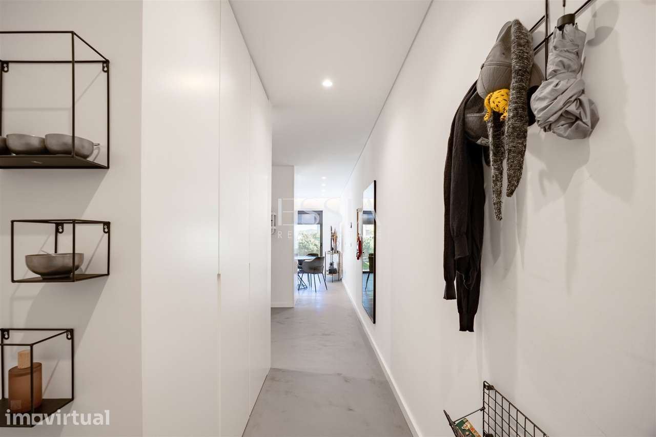 Apartamento T0 Mobilado com Jardim Privativo no Porto - Grande imagem: 2/26