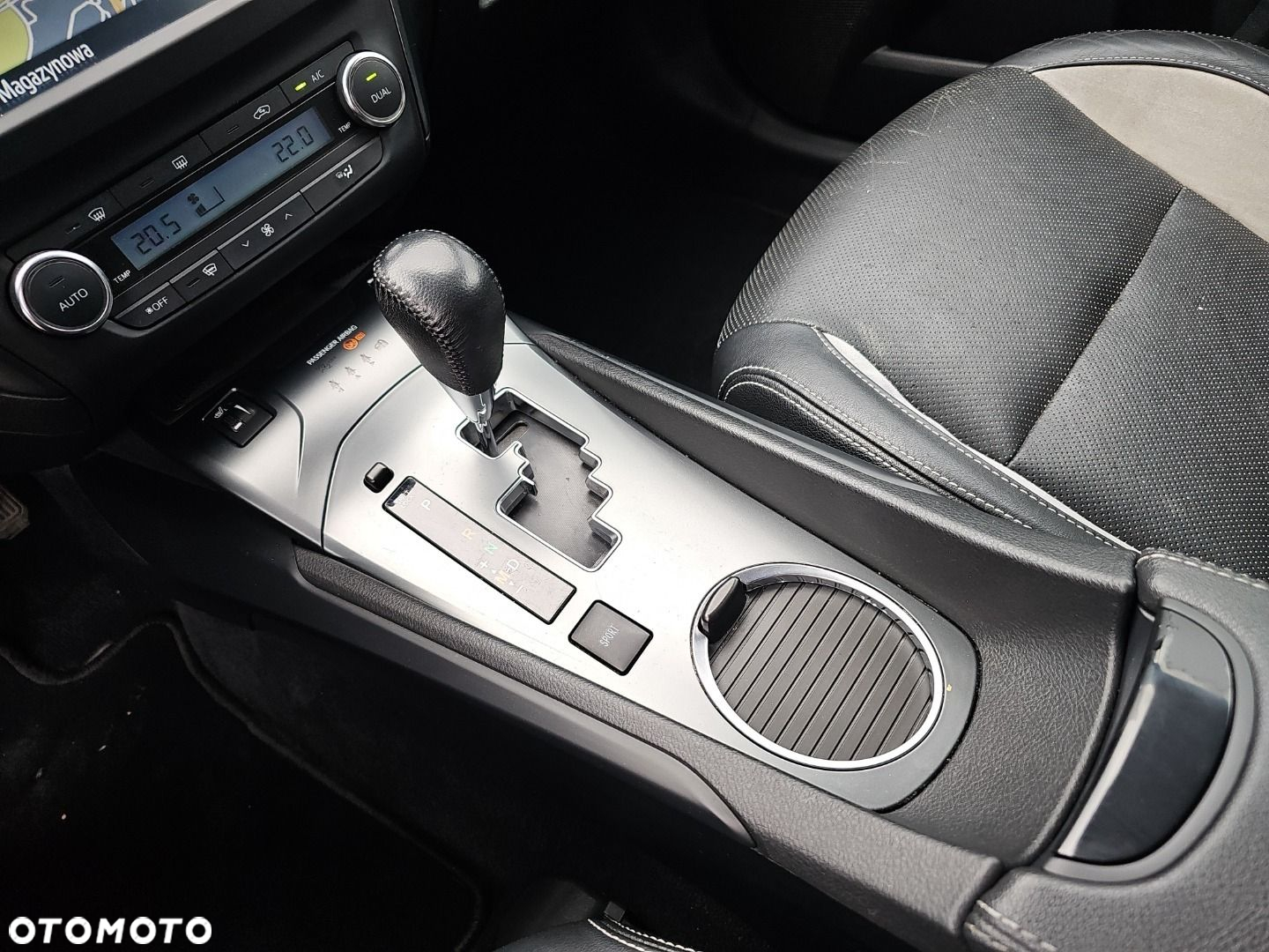 Toyota Avensis 1.8 Premium MS - 22