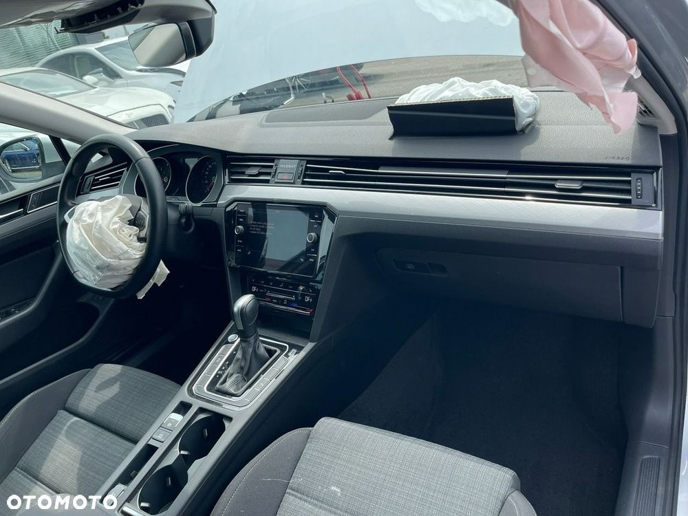 Volkswagen Passat Variant 2.0 TDI SCR DSG Conceptline - 13