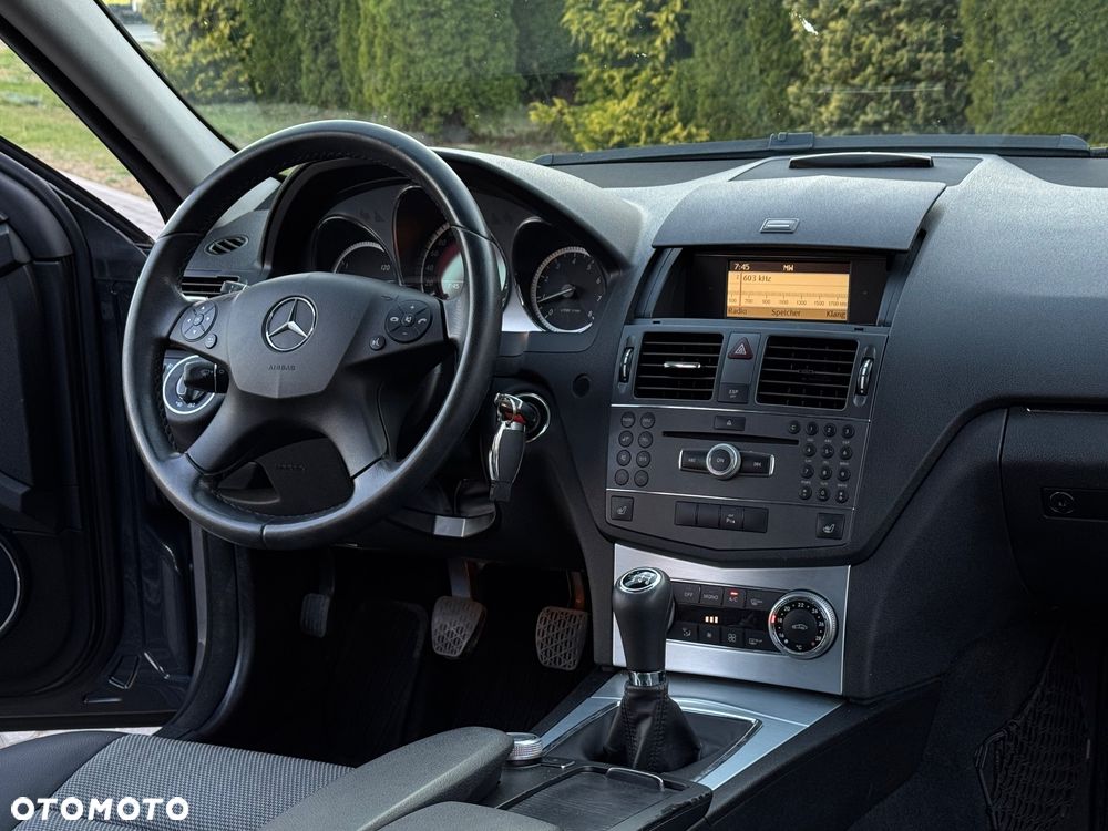 Mercedes-Benz Klasa C 180 BlueEFFICIENCY Avantgarde - 25