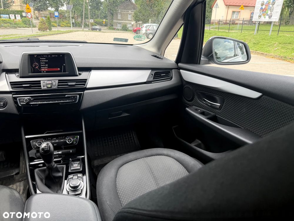 BMW Seria 2 218d - 10